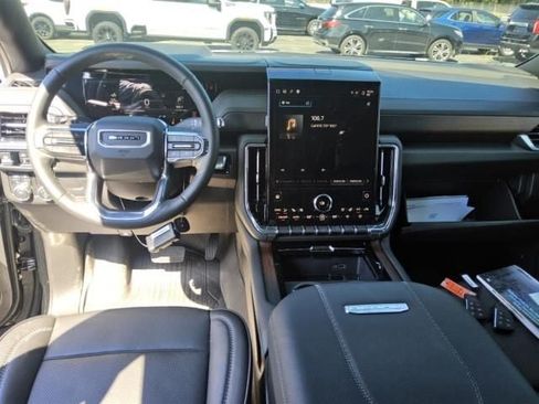 Used 2025 GMC Yukon XL Denali w/ Sun & Power Step Package AWD/4WD image 7