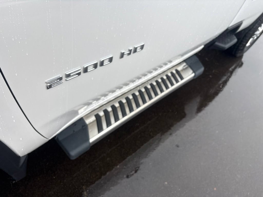 Used 2024 Chevrolet Silverado 2500 LT AWD/4WD image 14
