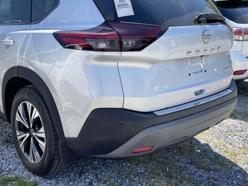Used 2023 Nissan Rogue SV image 10