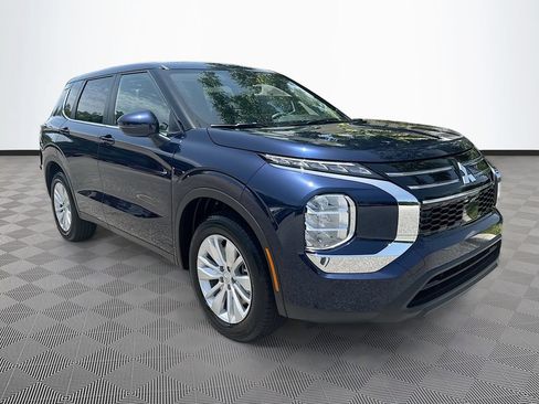 New 2026 Mitsubishi Outlander ES FWD image 3