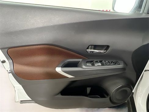 Used 2024 Nissan Kicks SR image 29