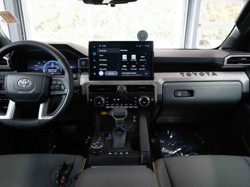 Used 2025 Toyota Tacoma 4x4 Double Cab Hybrid image 20