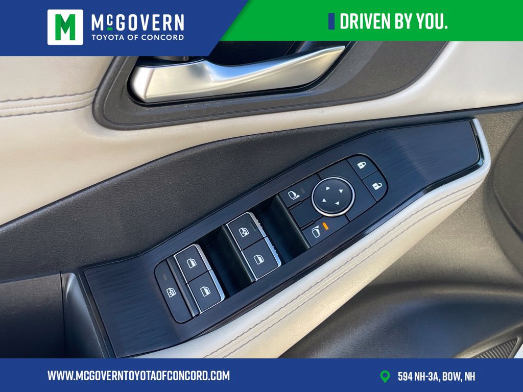Used 2024 Nissan Rogue SL AWD/4WD image 15