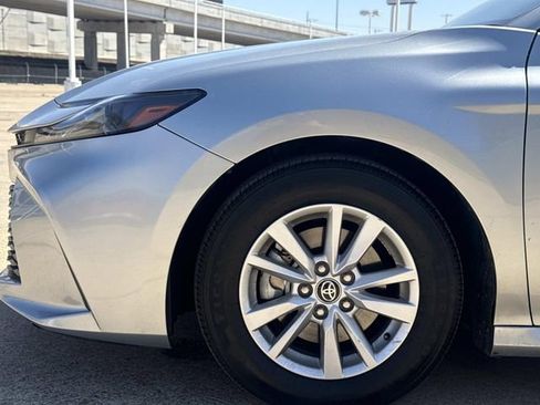 Used 2025 Toyota Camry LE image 5