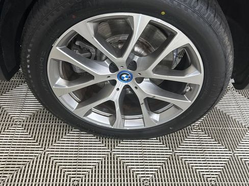 Used 2025 BMW X5 xDrive50e image 10