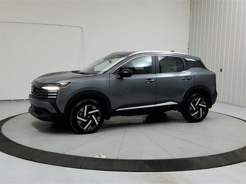 New 2026 Nissan Kicks SV w/ SV Premium Package image 3