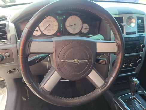 Used 2010 Chrysler 300 Touring RWD image 11