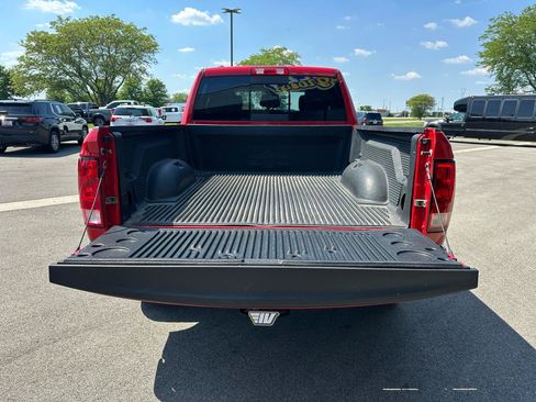 Used 2016 RAM 1500 Classic SLT AWD/4WD image 16