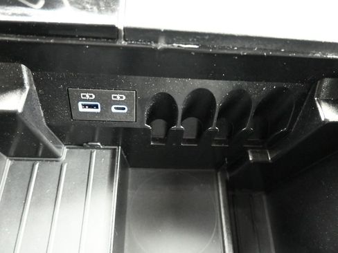 Used 2022 Toyota Tundra SR5 w/ SR5 Convenience Package image 30