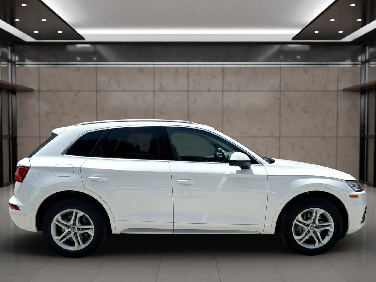 Used 2019 Audi Q5 2.0T Premium w/ Convenience Package AWD/4WD image 2