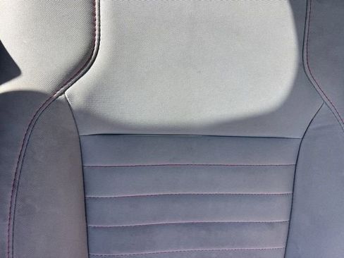 Used 2011 Ford Taurus SE image 31