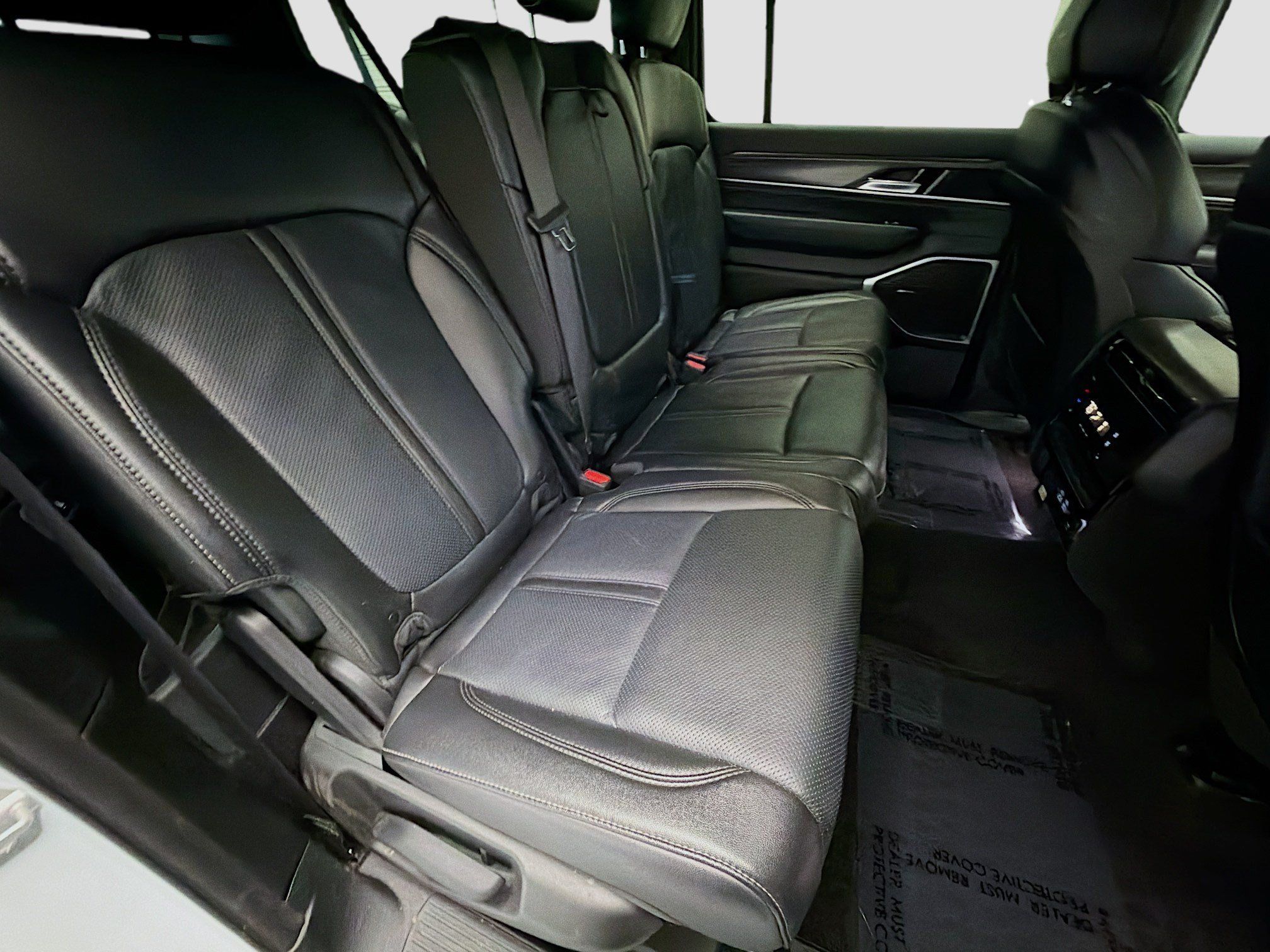 Used 2024 Jeep Wagoneer L Series III w/ Flexible Seating Group AWD/4WD image 14