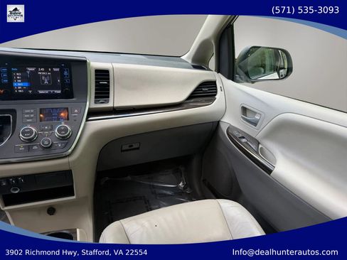 Used 2015 Toyota Sienna XLE w/ XLE Navigation Package FWD image 27