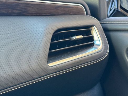 Used 2024 Chevrolet Suburban Premier image 29