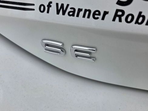 New 2026 Volkswagen Tiguan SE image 11