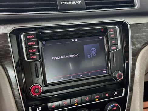 Used 2018 Volkswagen Passat 2.0T SE FWD image 16
