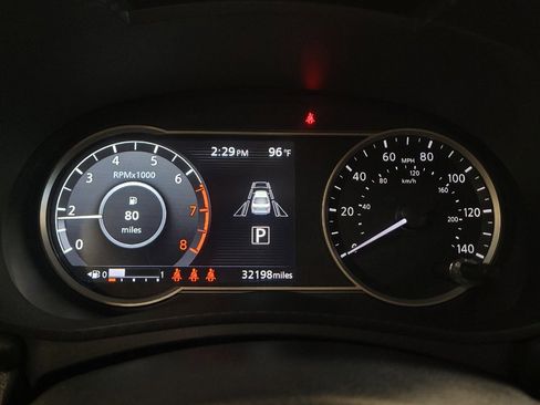 Used 2025 Nissan Versa SR FWD image 23