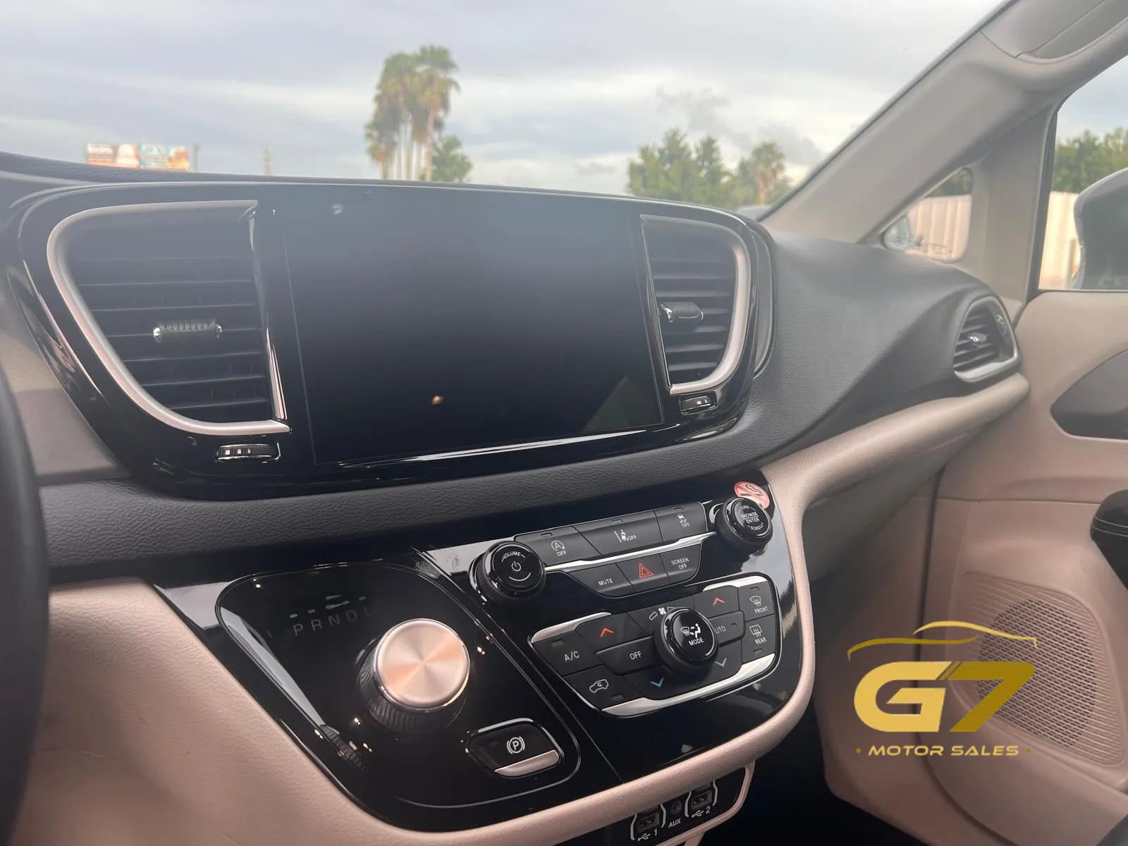 Used 2022 Chrysler Pacifica Touring-L FWD image 18