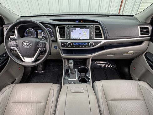 Used 2018 Toyota Highlander Limited image 12
