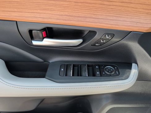 Certified 2025 Toyota Grand Highlander AWD image 16