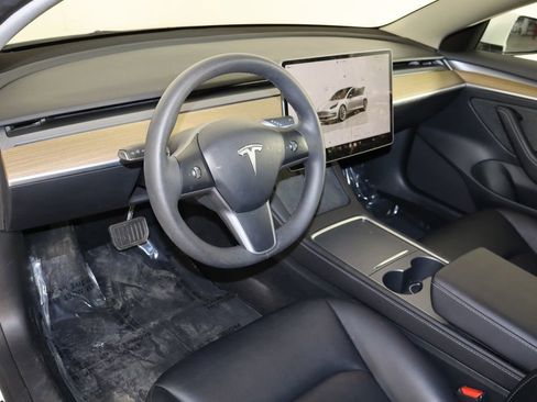 Used 2023 Tesla Model 3 Standard Range image 22