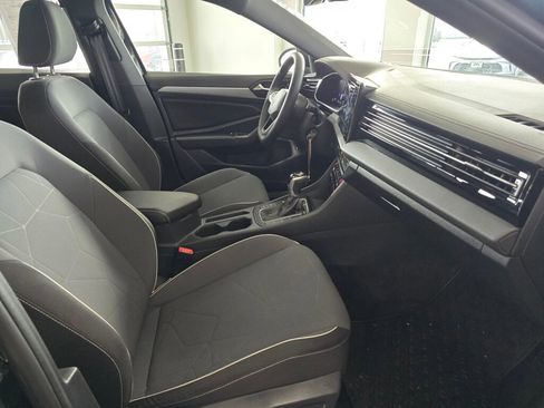 Used 2025 Volkswagen Jetta Sport image 45