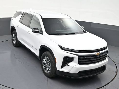 Used 2025 Chevrolet Traverse LT FWD image 15