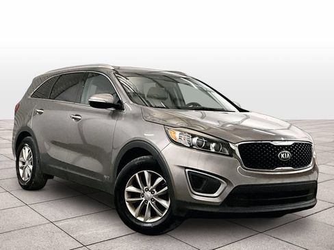 Used 2017 Kia Sorento AWD image 3