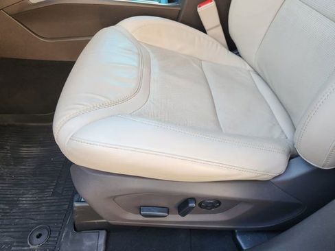 Used 2023 Ford Explorer Platinum w/ Premium Technology Package image 27