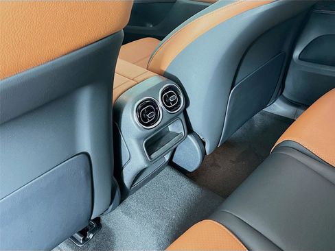 Used 2025 Mercedes-Benz GLC 300 4MATIC image 22