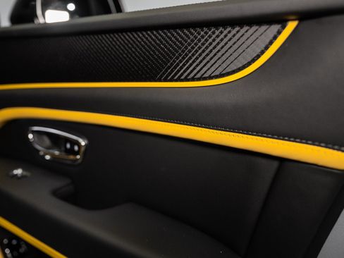 Used 2025 Bentley Bentayga image 58