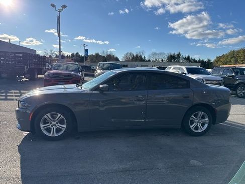 Used 2019 Dodge Charger SXT image 5