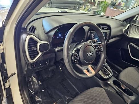 Used 2021 Kia Soul LX image 7