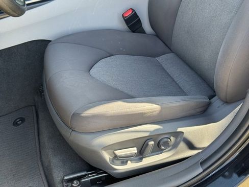 Used 2020 Toyota Camry LE image 11