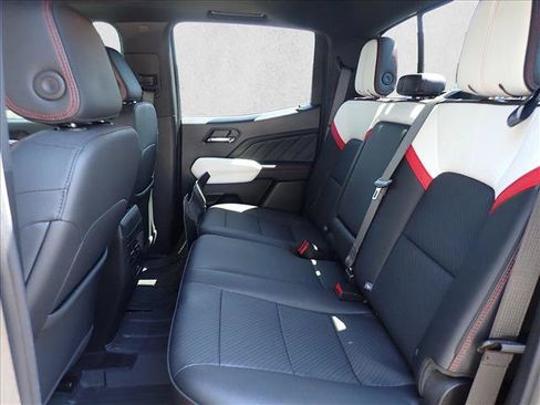 Used 2024 GMC Canyon AT4X AWD/4WD image 8