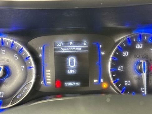 Used 2023 Chrysler Voyager LX image 18