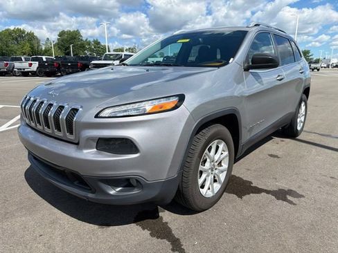 Used 2016 Jeep Cherokee Latitude w/ Comfort/Convenience Group AWD/4WD image 2