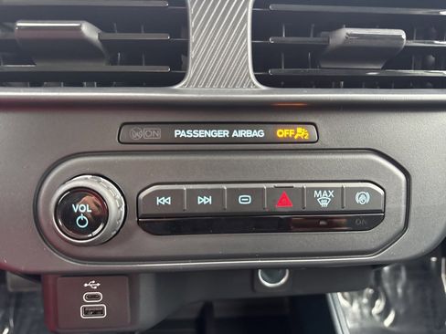 New 2025 Ford Maverick XL w/ Equipment Group 101A image 15