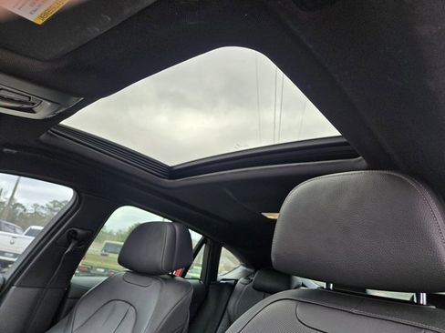 Used 2019 BMW X6 xDrive35i w/ M Sport Package image 16