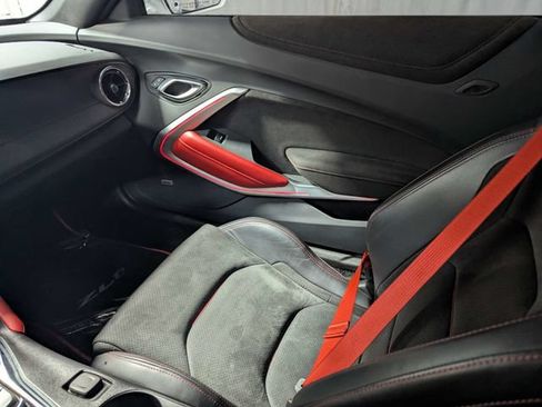 Used 2022 Chevrolet Camaro ZL1 RWD image 8