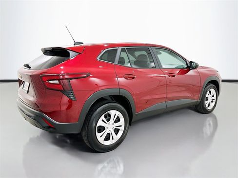 Used 2025 Chevrolet Trax LS image 7