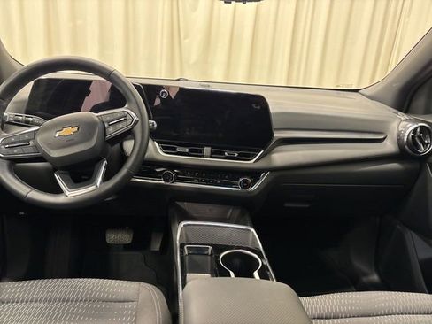 Used 2025 Chevrolet Equinox LT w/ Safety and Technology Package AWD/4WD image 17