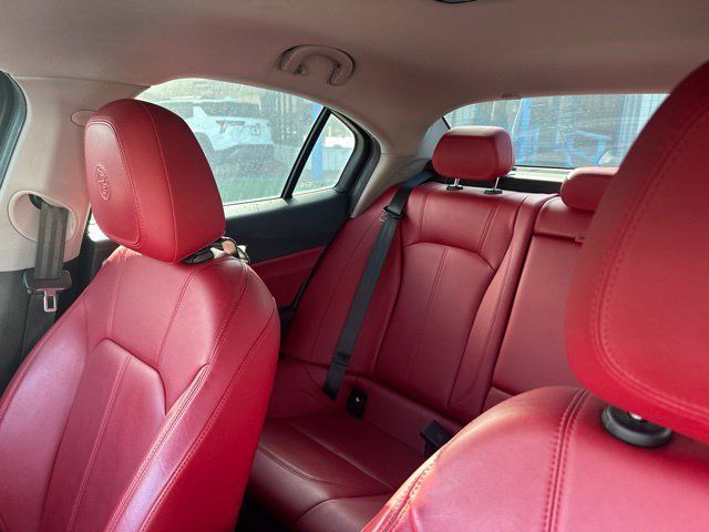 Used 2019 Alfa Romeo Giulia w/ Quick Order Package 22K Sport RWD image 15
