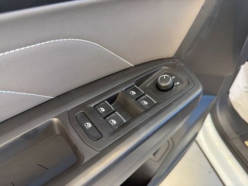 Used 2023 Volkswagen Atlas Cross Sport SE image 38