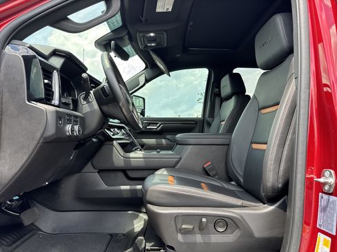 Used 2025 GMC Sierra 2500 AT4 w/ AT4 Premium Plus Package AWD/4WD image 17