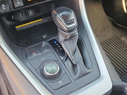 Used 2020 Toyota RAV4 XSE AWD/4WD image 16
