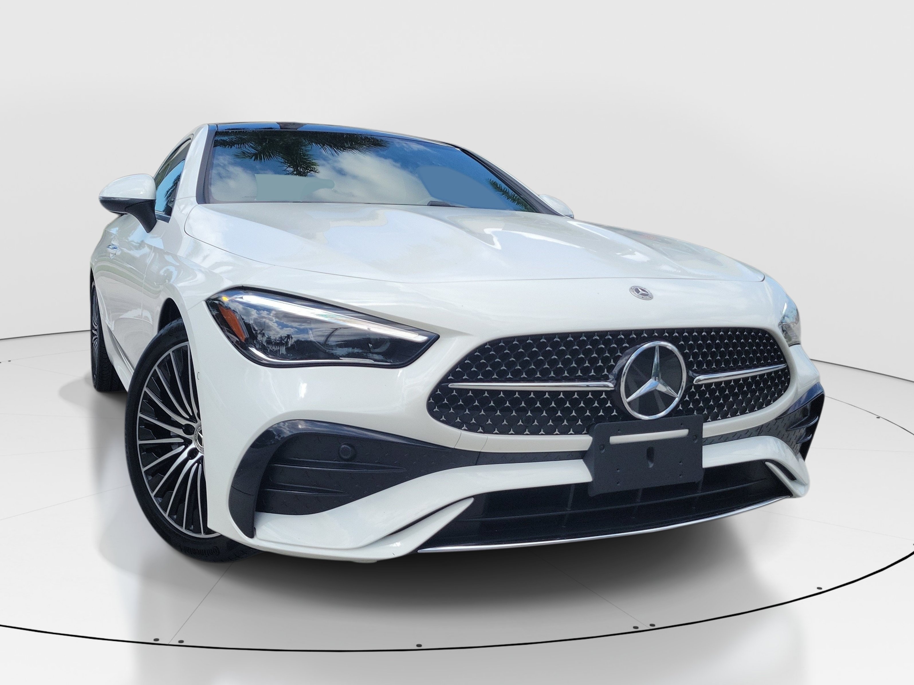 Used 2025 Mercedes-Benz CLE 300 4MATIC Coupe w/ AMG Line image 2