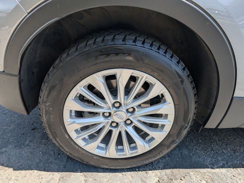 Used 2024 Cadillac XT4 Luxury w/ Cold Weather Package AWD/4WD image 12