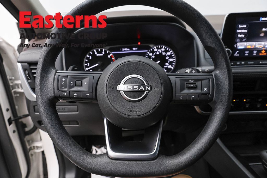 Used 2023 Nissan Rogue S AWD/4WD image 12