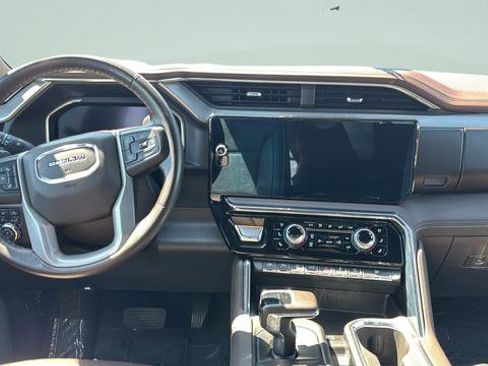 Used 2023 GMC Sierra 1500 Denali w/ Technology Package AWD/4WD image 17